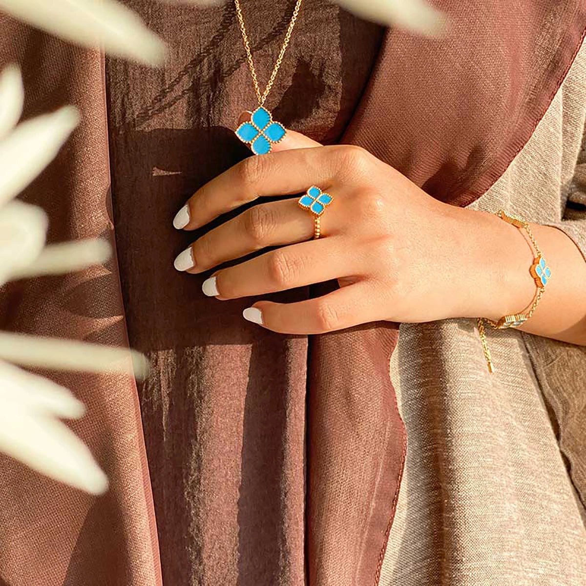 جوري / أقراط العقيق التركوازي باللون الذهبي