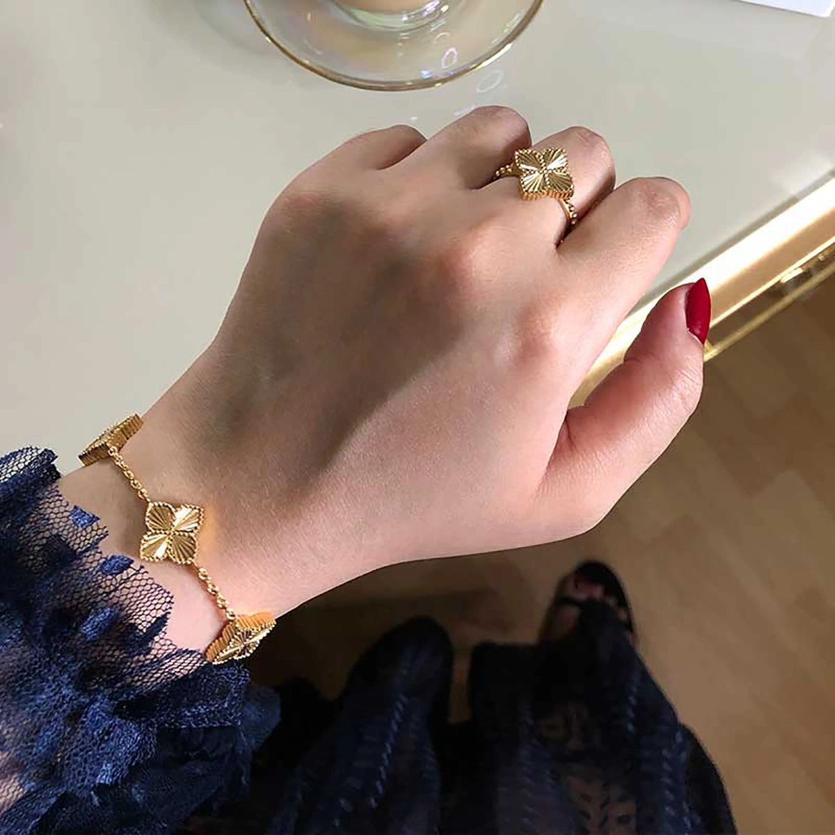 جوري / طقم إشراقة الجوري بلون الذهب