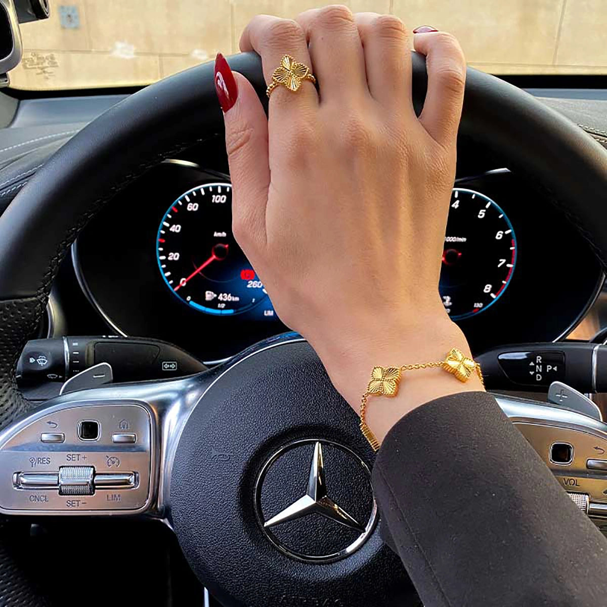 جوري / طقم إشراقة الجوري بلون الذهب