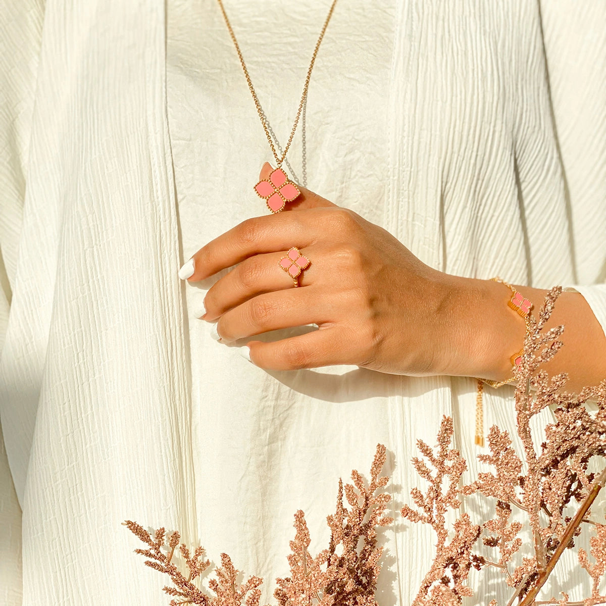 جوري / أقراط العقيق الوردي باللون الذهبي