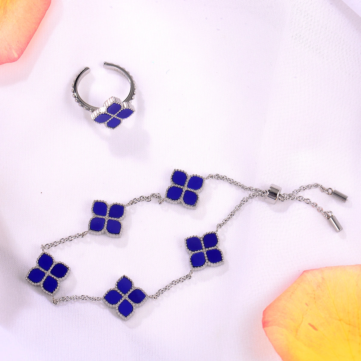 جوري / طقم اللؤلؤ باللون الفضي