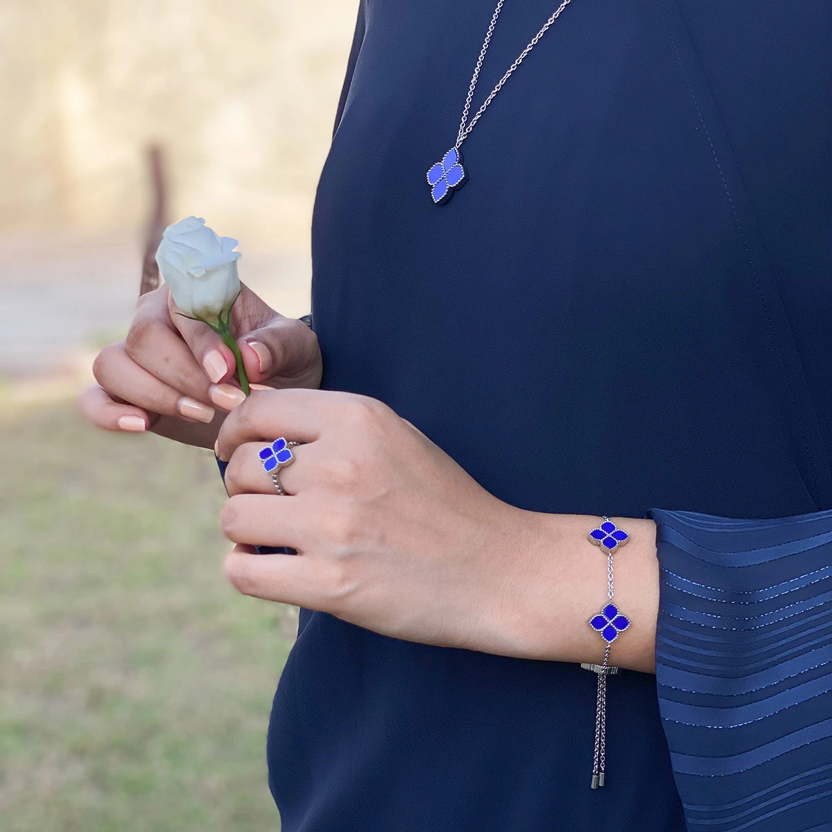 جوري / طقم اللؤلؤ باللون الفضي