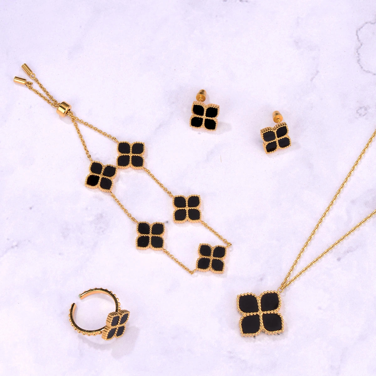 جوري / طقم الحجر الأسود باللون الذهبي