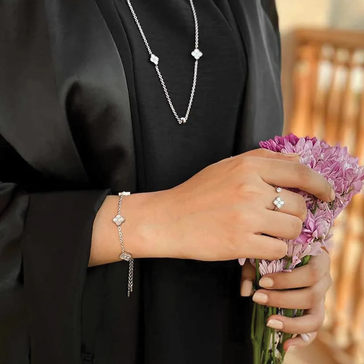 ميني جوري / إسورة اللؤلؤ باللون الفضي