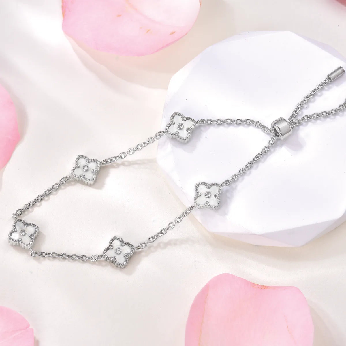 ميني جوري / إسورة اللؤلؤ باللون الفضي