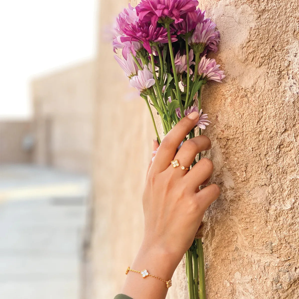 ميني جوري / إسورة اللؤلؤ باللون الذهبي