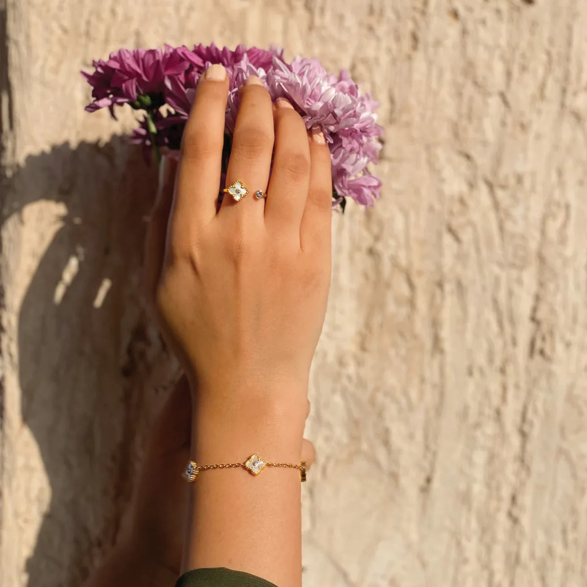 ميني جوري / إسورة اللؤلؤ باللون الذهبي