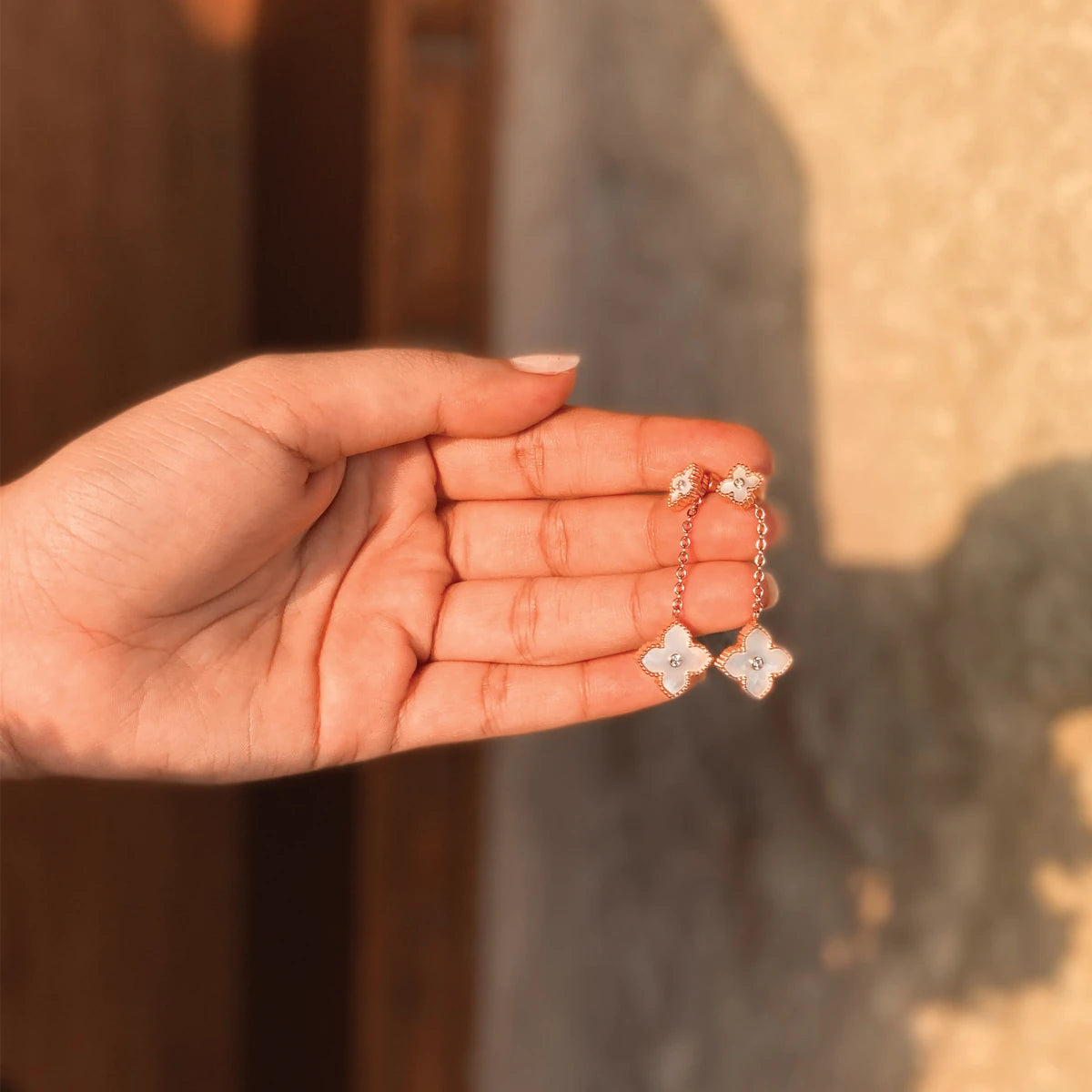 جوري / أقراط اللؤلؤ بلون الروز قولد