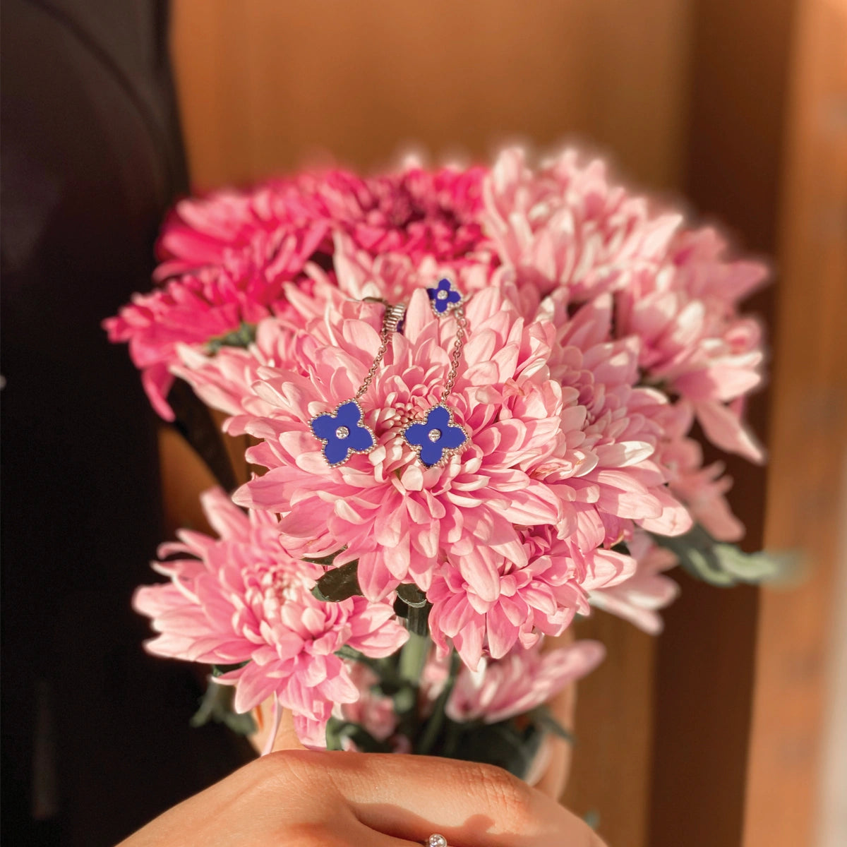 ميني جوري / أقراط أزرق و فضي