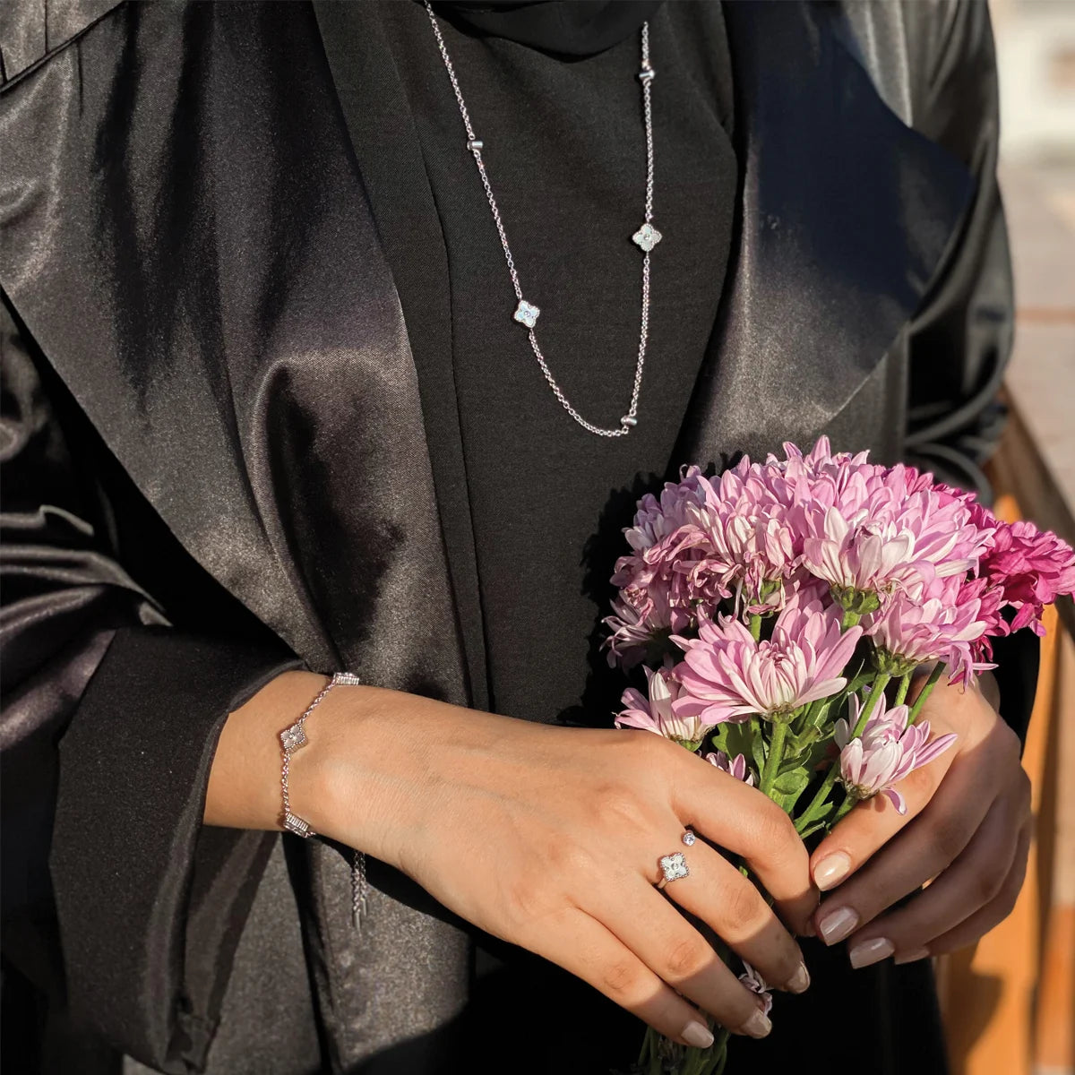 ميني جوري / عُقد اللؤلؤ باللون الفضي