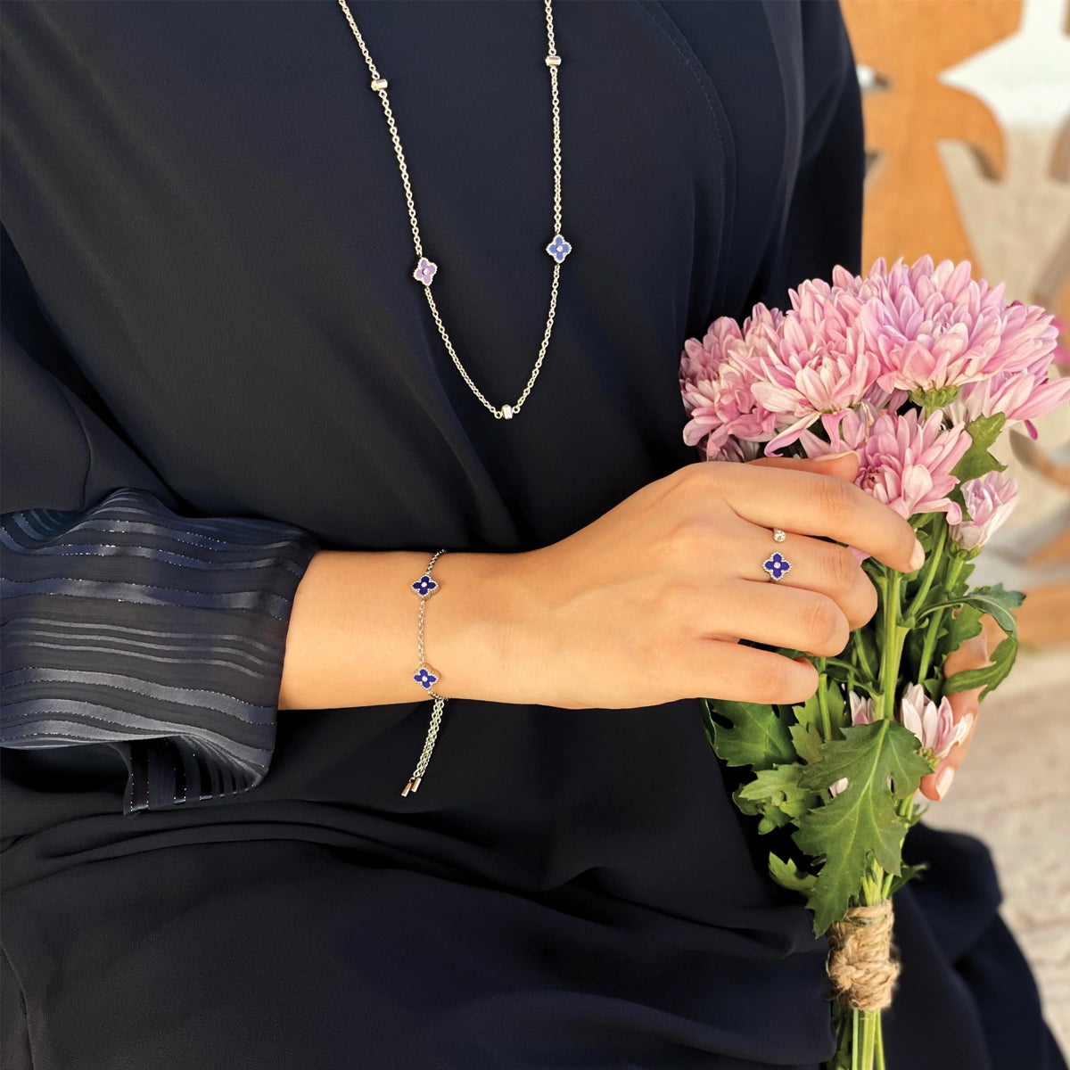 ميني جوري / عُقد أزرق و فضي