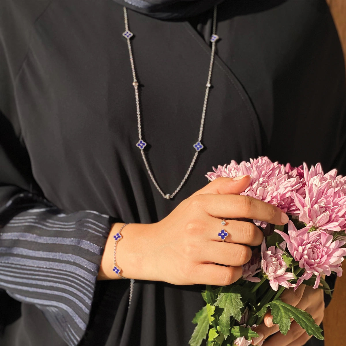 ميني جوري / عُقد أزرق و فضي