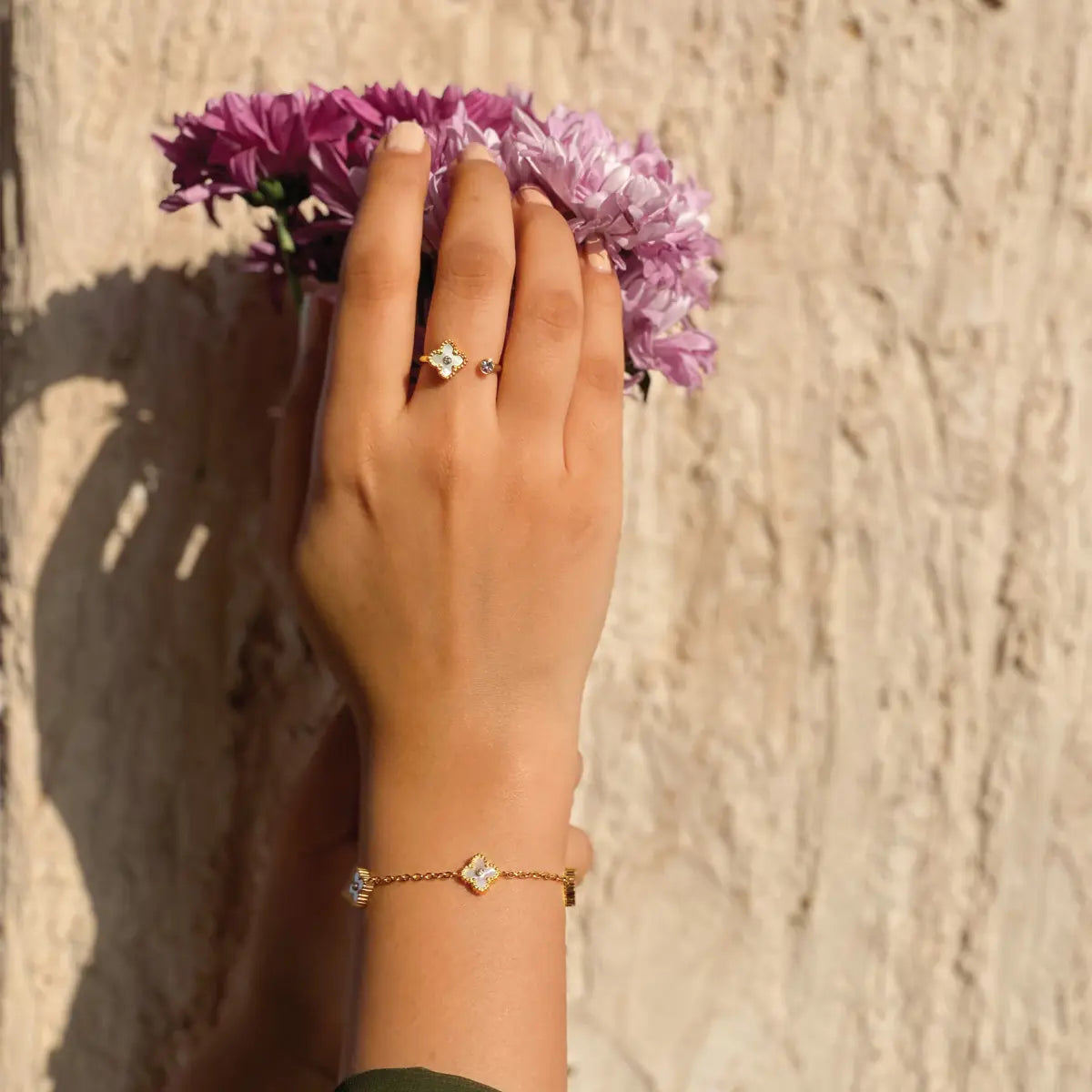 ميني جوري/ خاتم اللؤلؤ باللون الذهبي