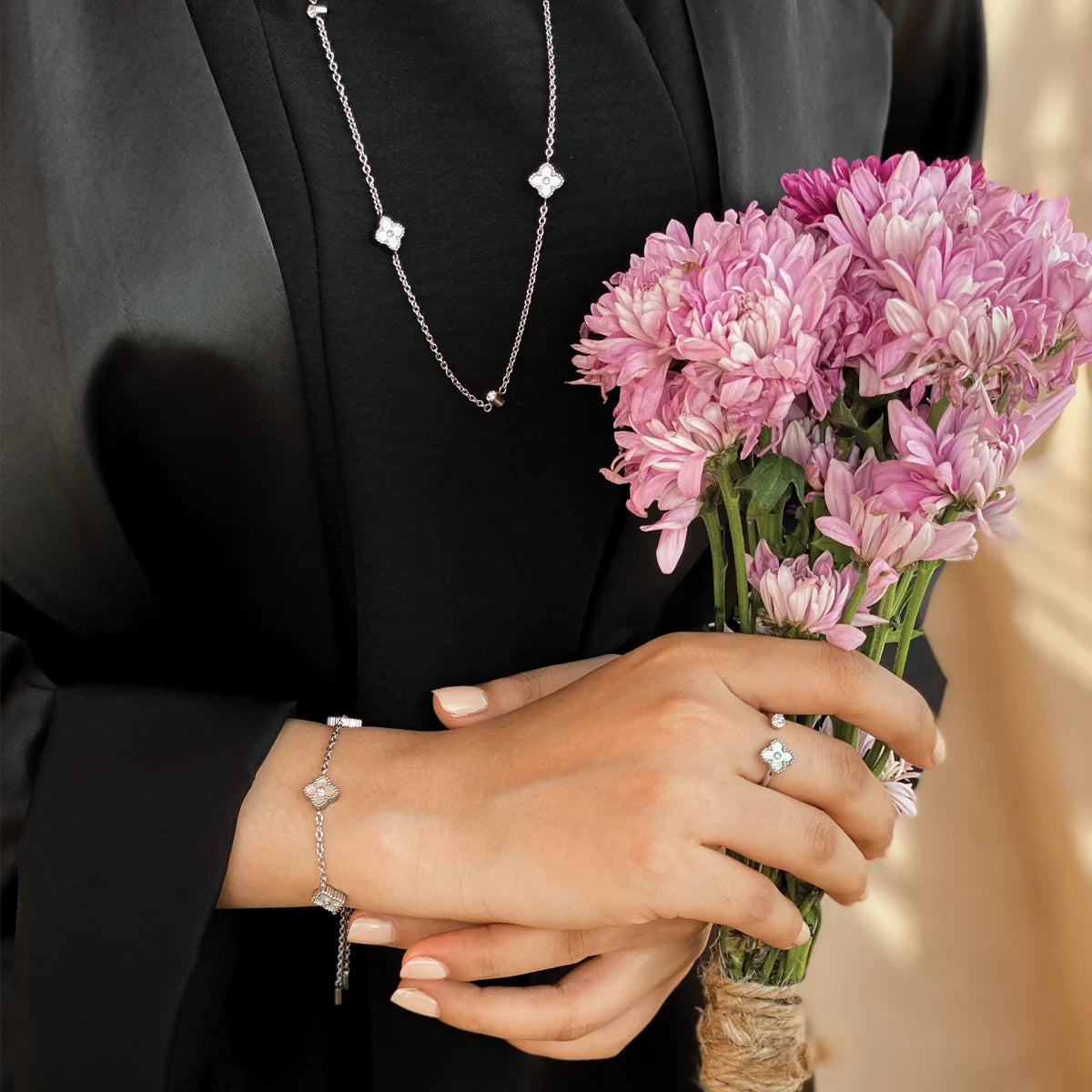 ميني جوري / طقم اللؤلؤ باللون الفضي