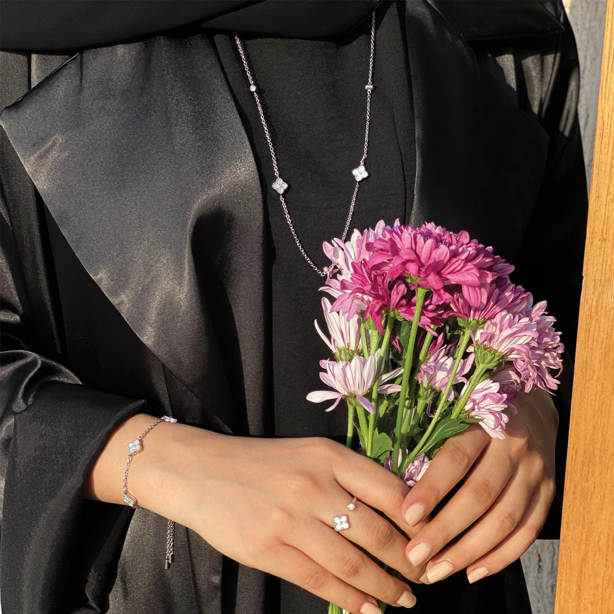 ميني جوري / طقم اللؤلؤ باللون الفضي