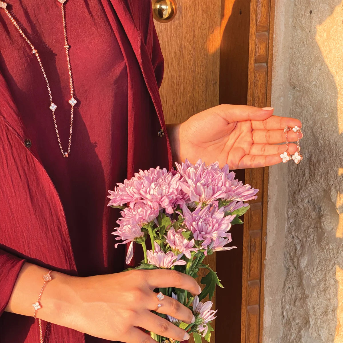 جوري / أقراط اللؤلؤ بلون الروز قولد