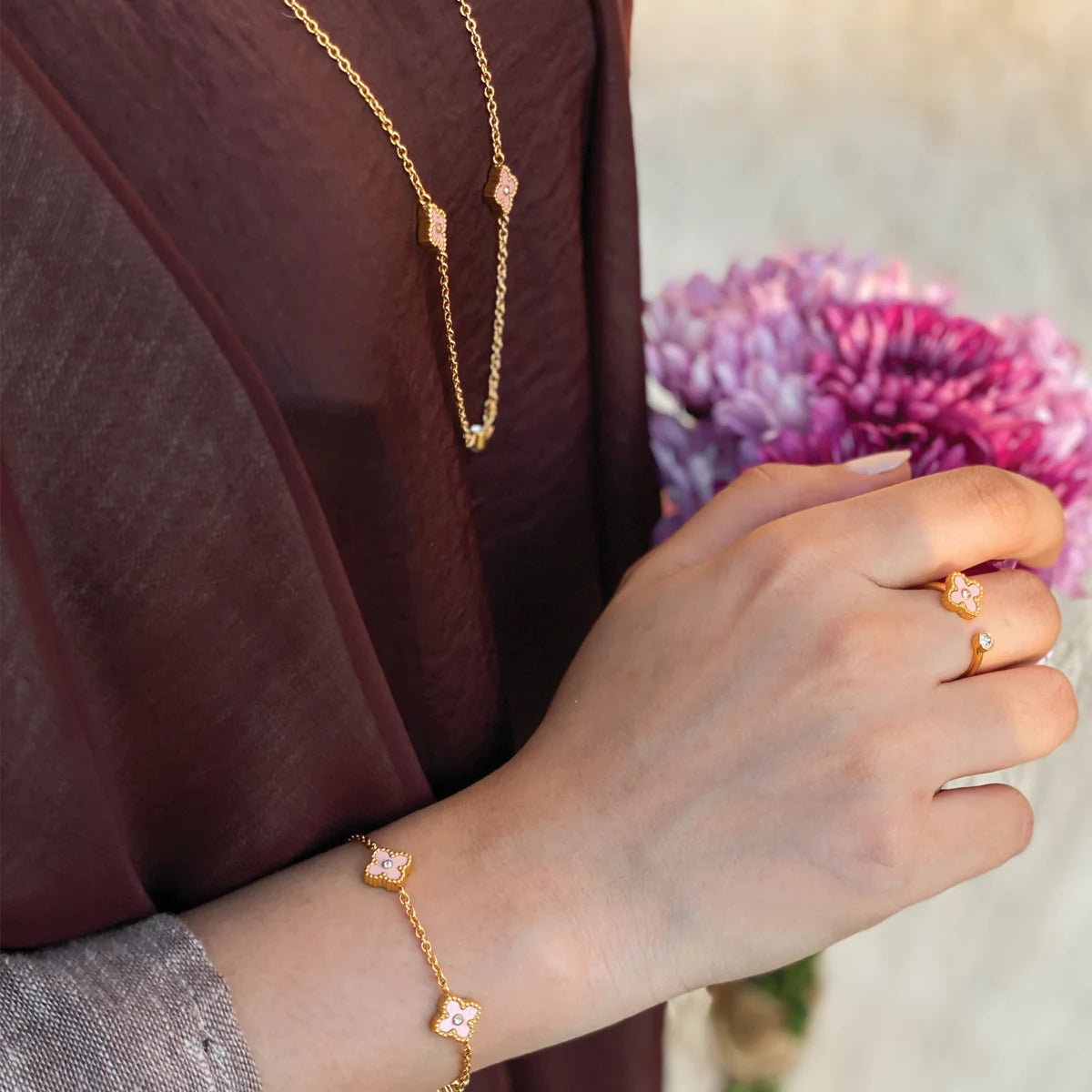 ميني جوري / طقم وردي فاتح و ذهبي