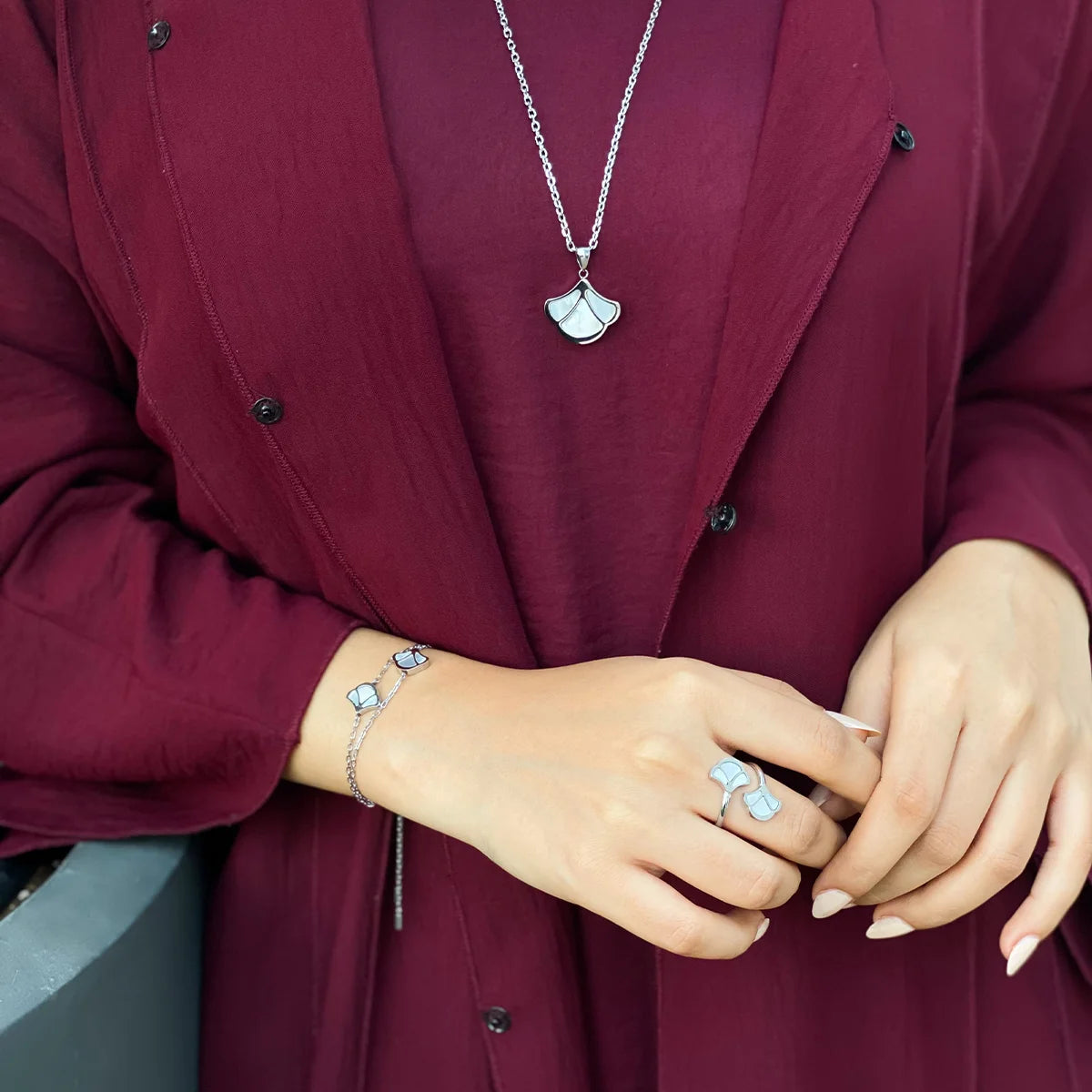 توليب / إسورة اللؤلؤ باللون الفضي