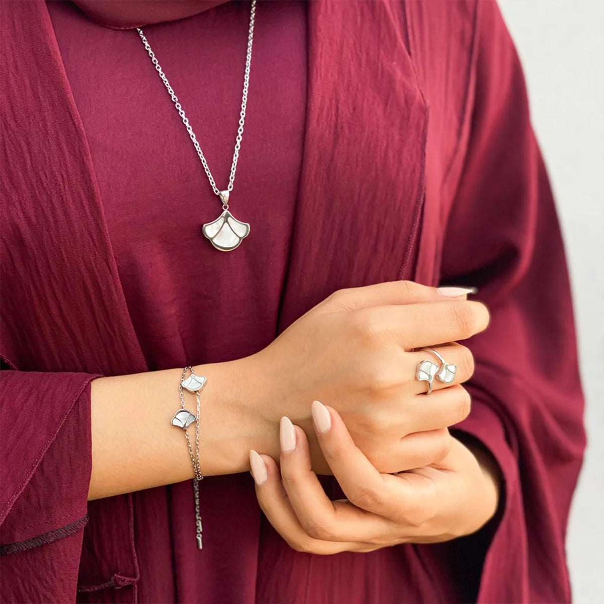 توليب / إسورة اللؤلؤ باللون الفضي