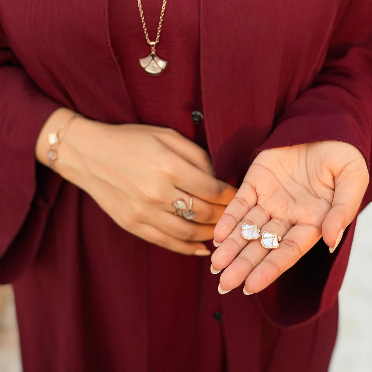 توليب / أقراط اللؤلؤ بلون الروز قولد