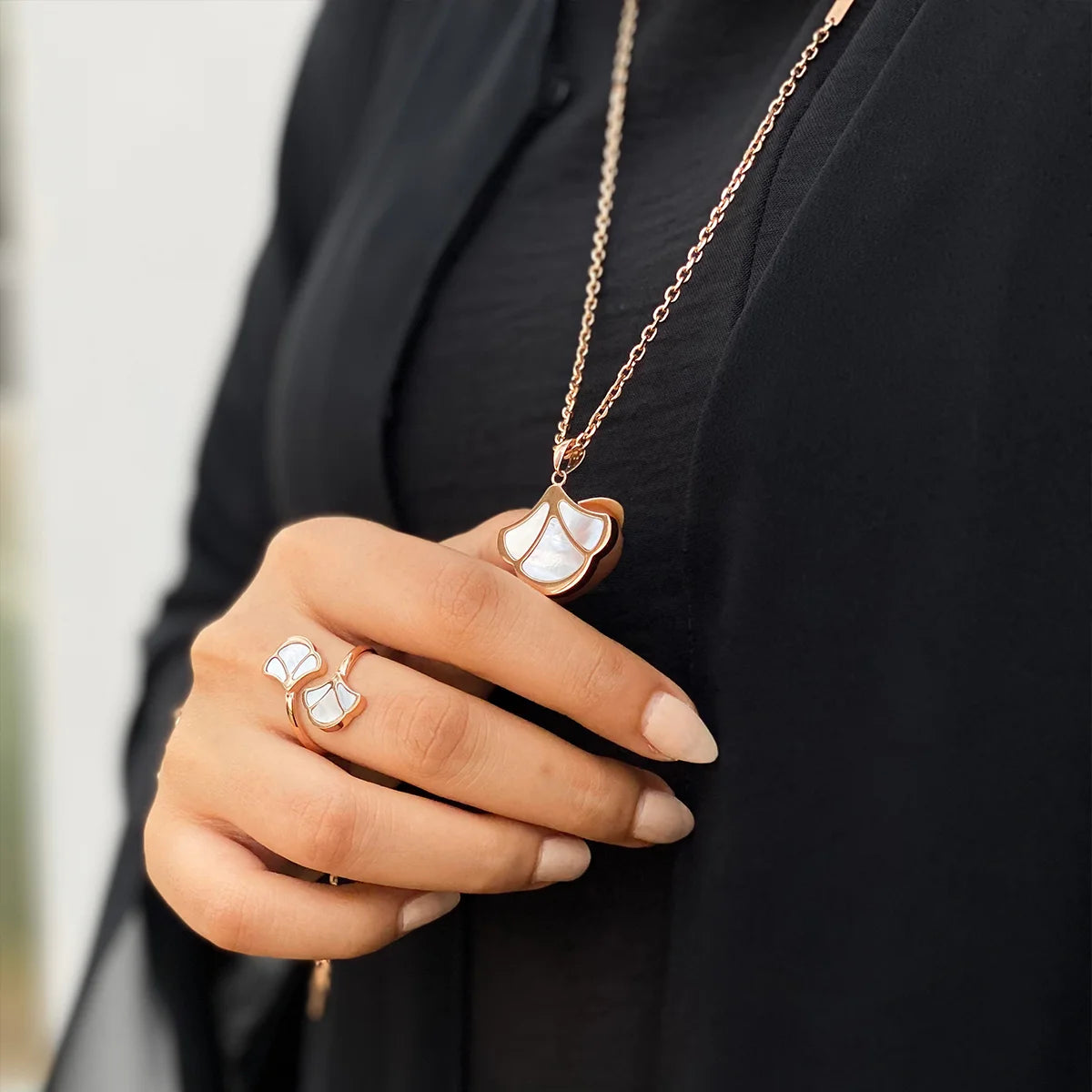 توليب / عُقد اللؤلؤ بلون الروز قولد