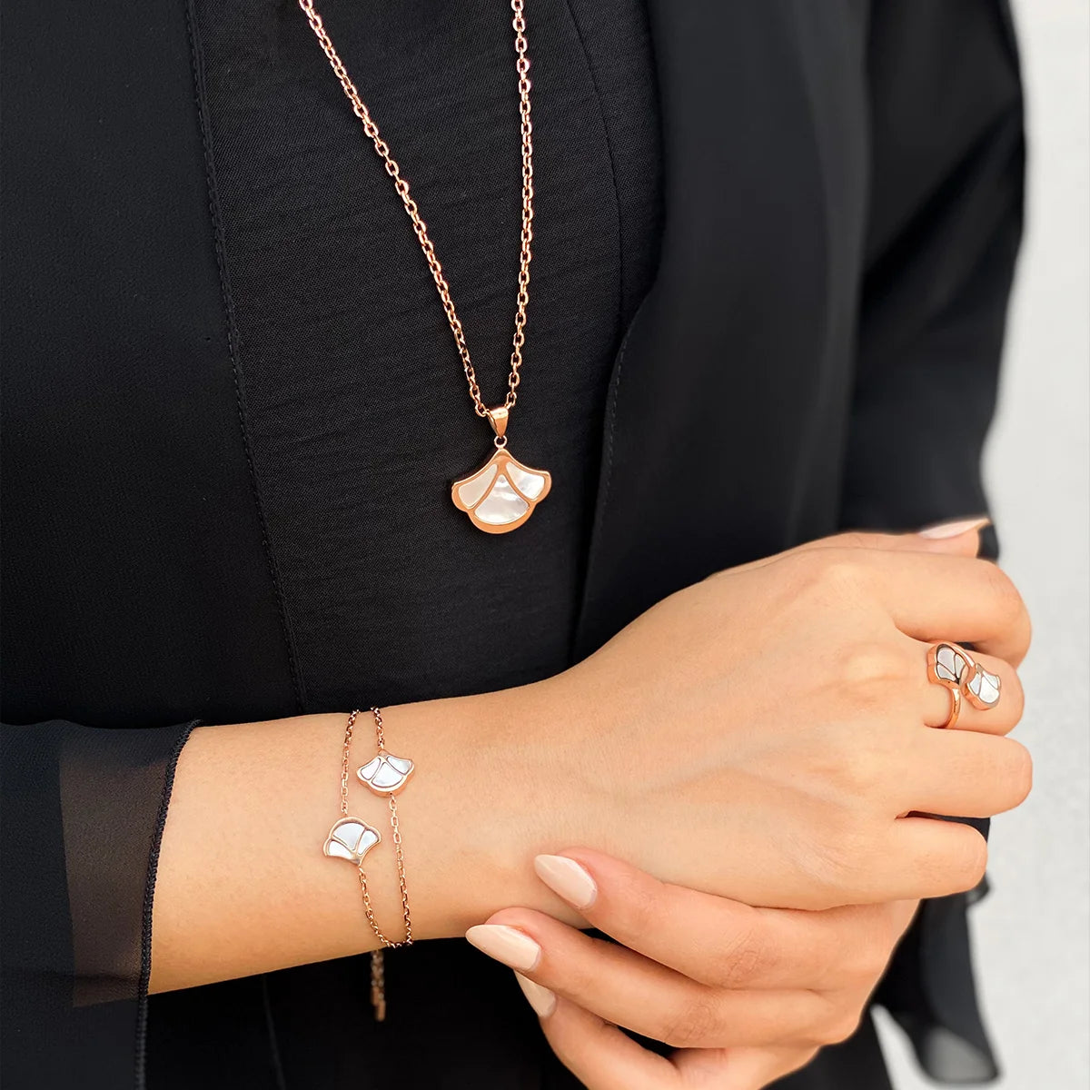 توليب / عُقد اللؤلؤ بلون الروز قولد