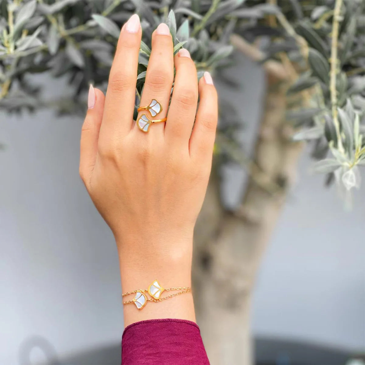 توليب / خاتم اللؤلؤ باللون الذهبي