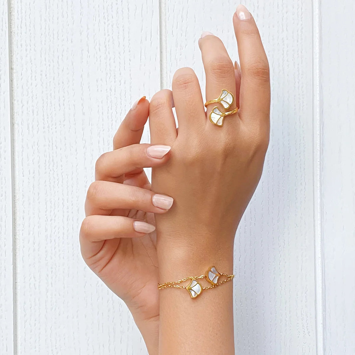 توليب / خاتم اللؤلؤ باللون الذهبي