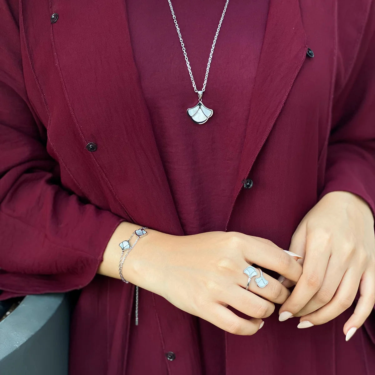 توليب / طقم اللؤلؤ باللون الفضي