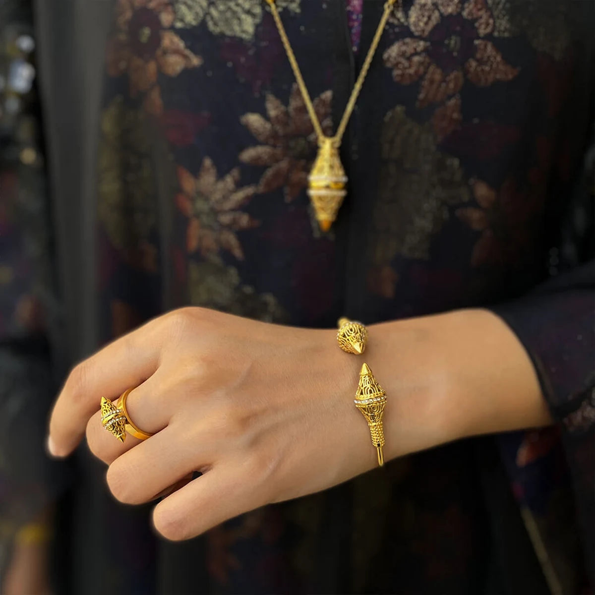 لانترن / سوار باللون الذهبي