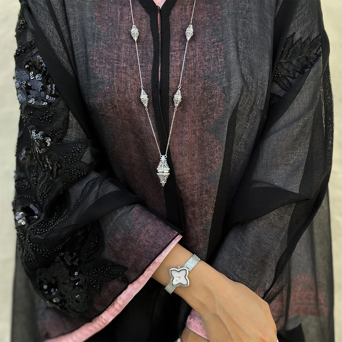 لانترن / قلادة باللون الفضي