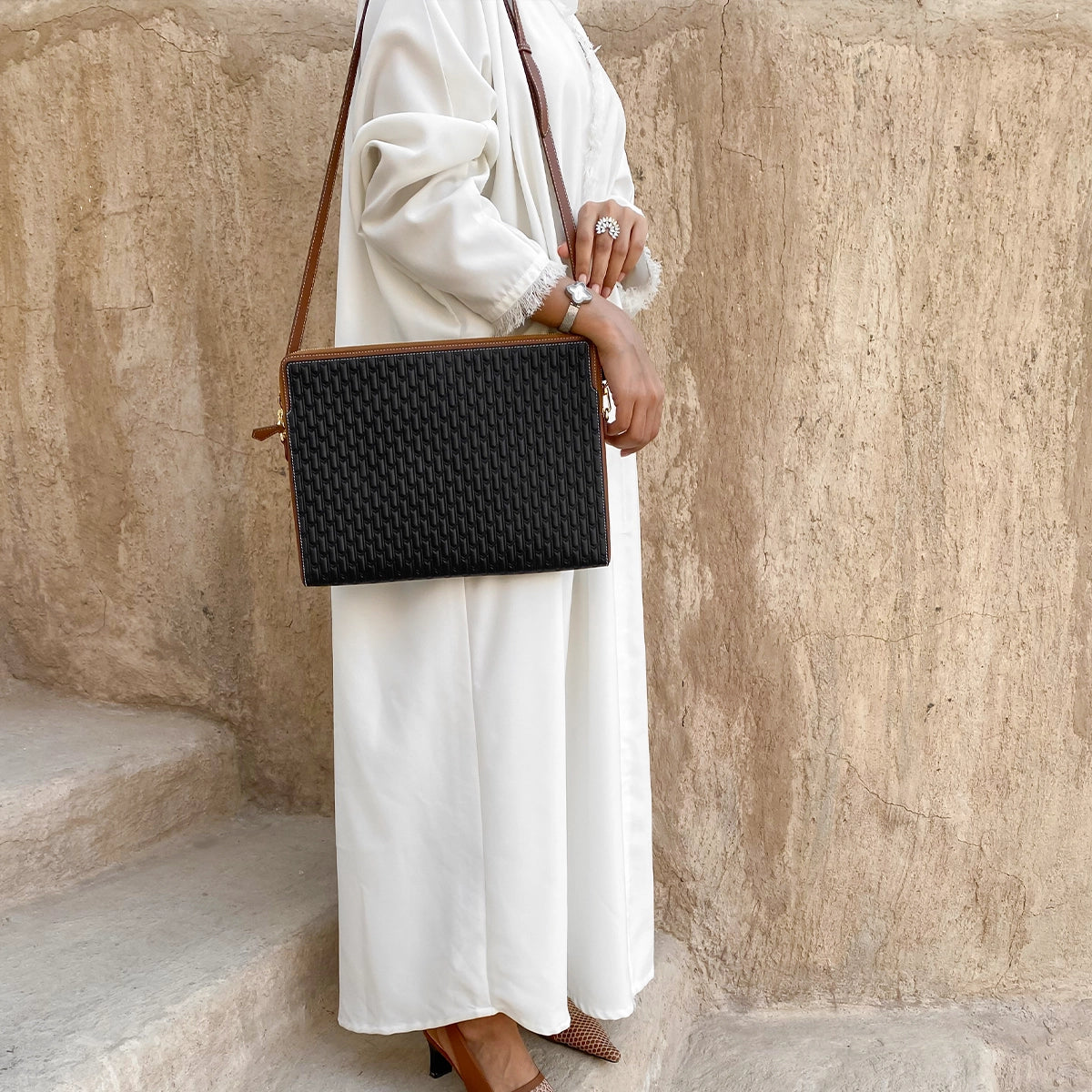 لابتوب باغ 14 / اسود و تان