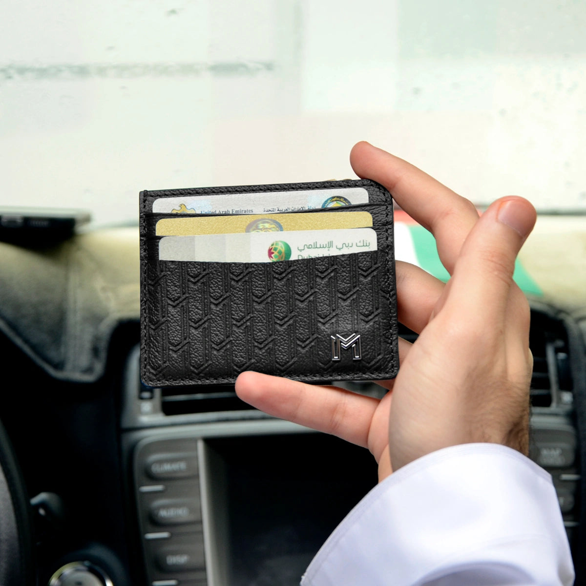 جلد الجمل أسود / فضي