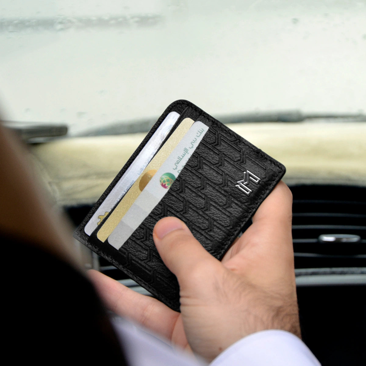 جلد الجمل أسود / فضي