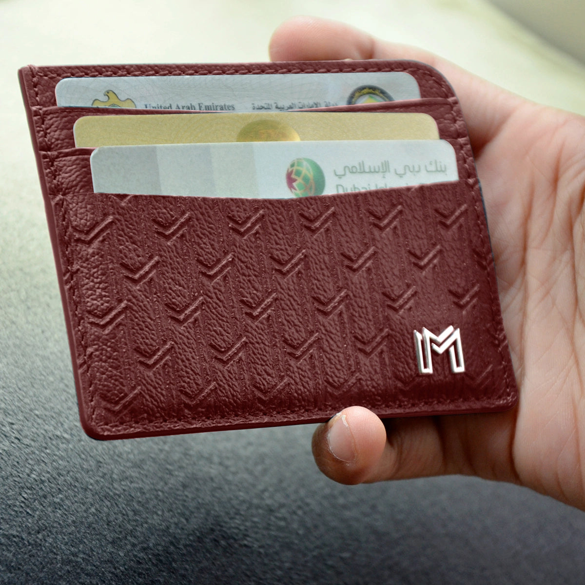 جلد الجمل بورغندي / فضي