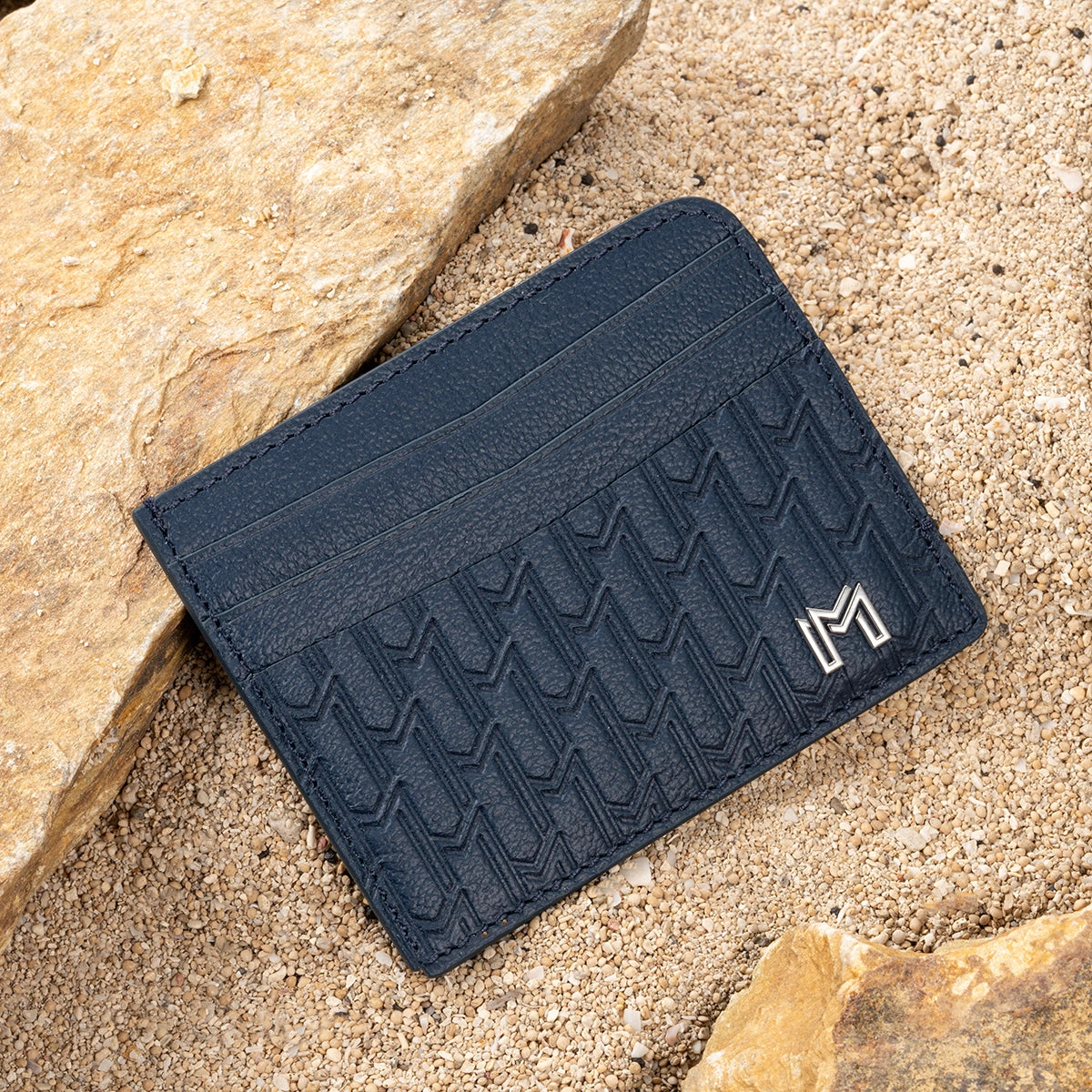 جلد الجمل كحلي / فضي