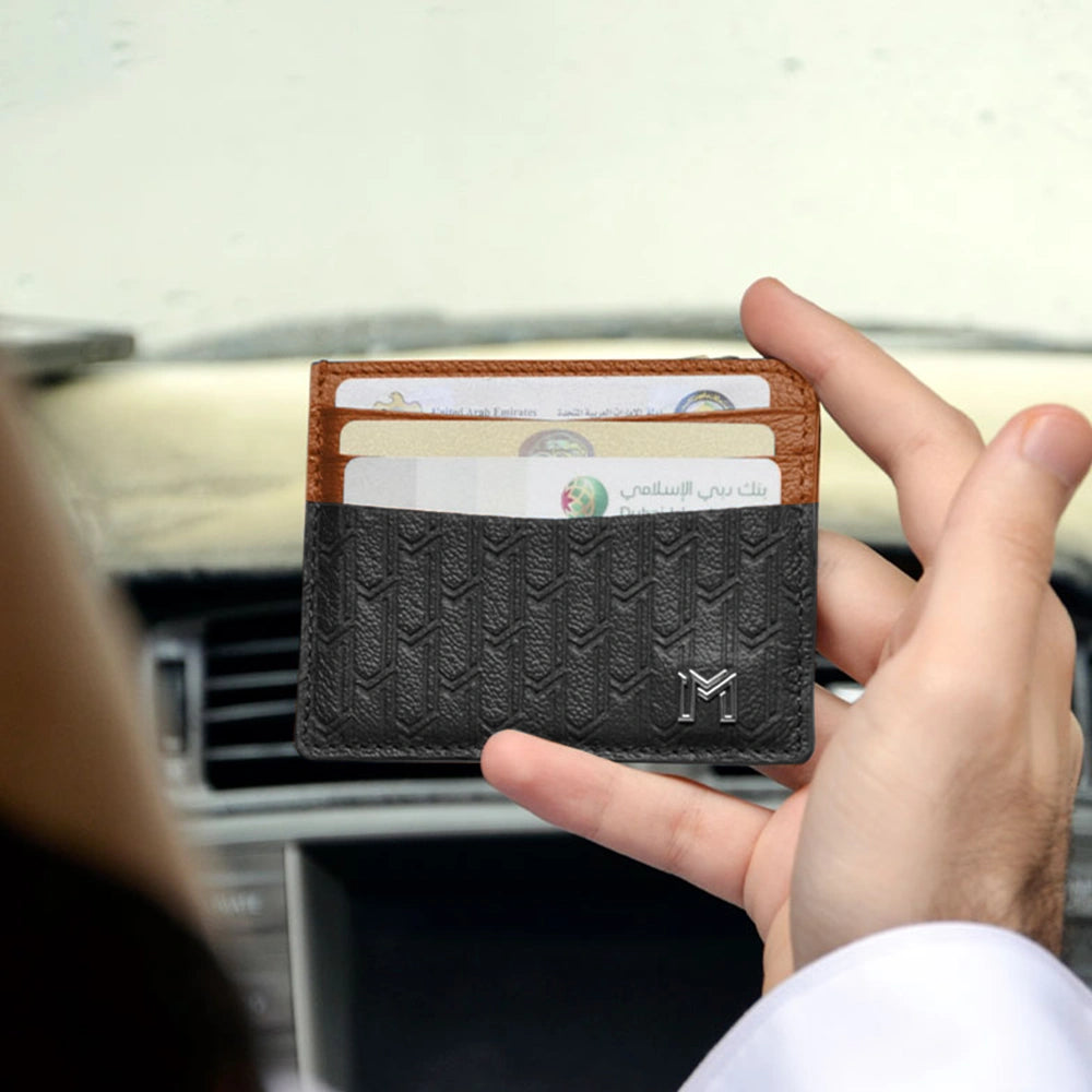 جلد الجمل أسود مع تان / فضي