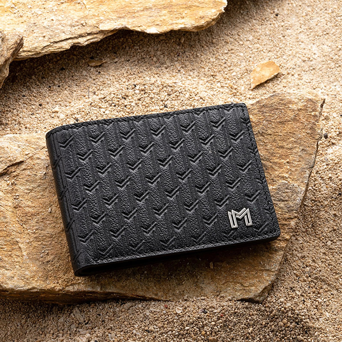 جلد الجمل أسود / فضي