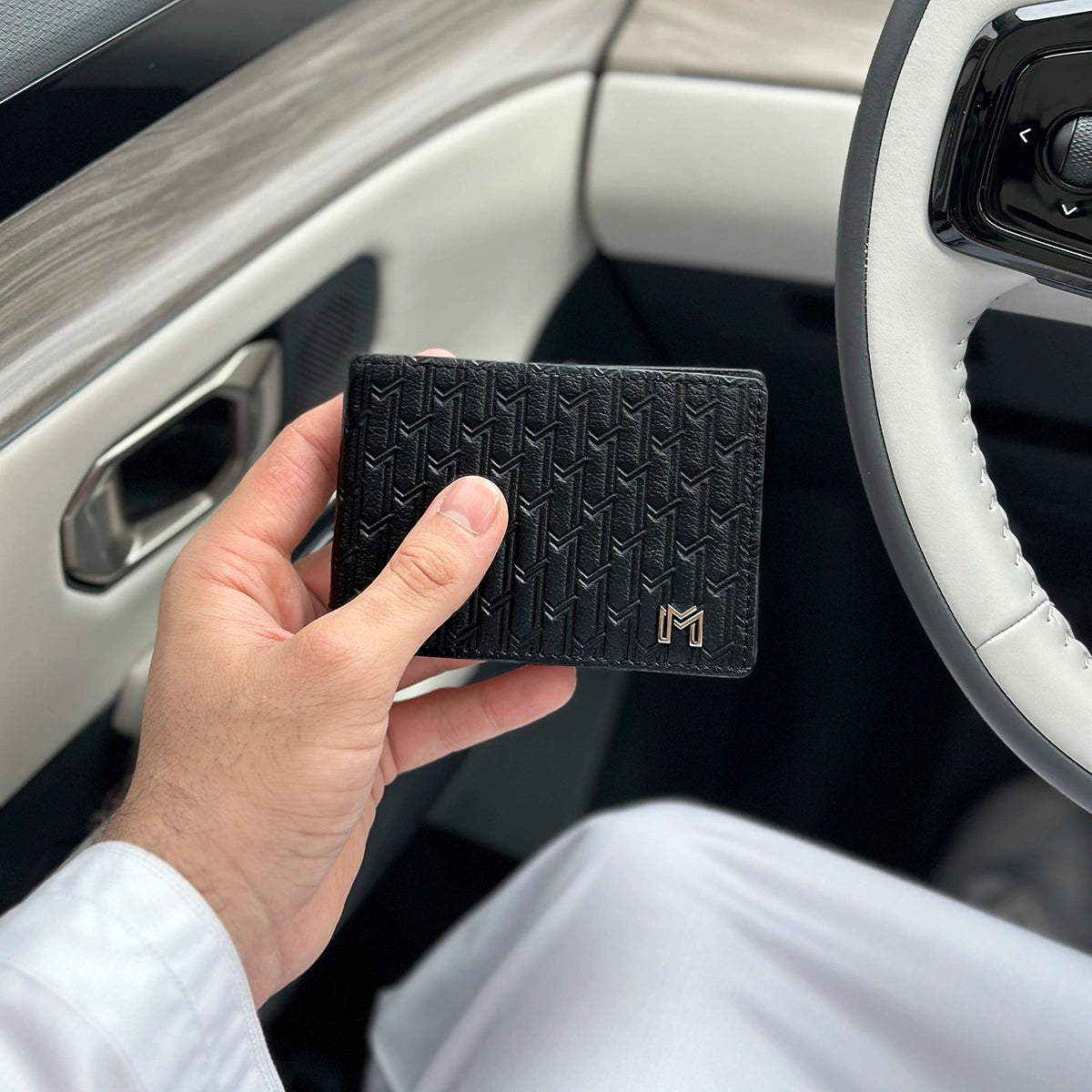 جلد الجمل أسود / فضي