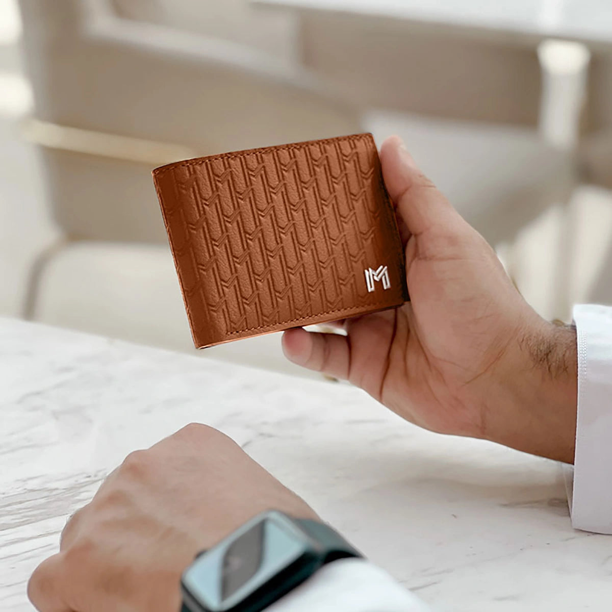 جلد الجمل تان / فضي