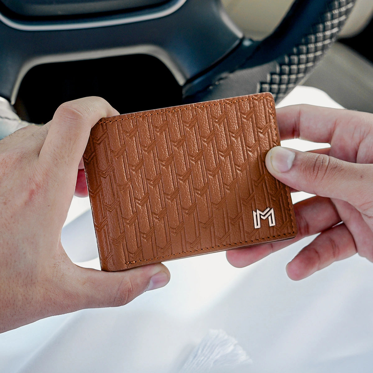 جلد الجمل تان / فضي