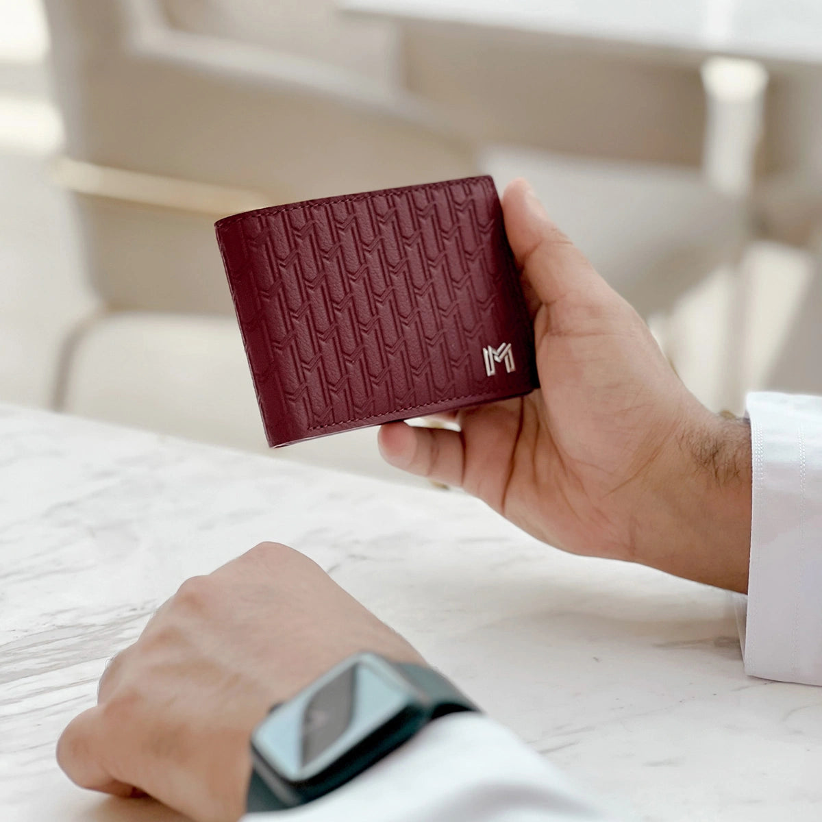 جلد الجمل بورغندي / فضي