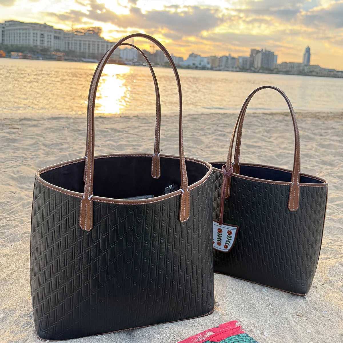 ترافل توت /أسود مع تان