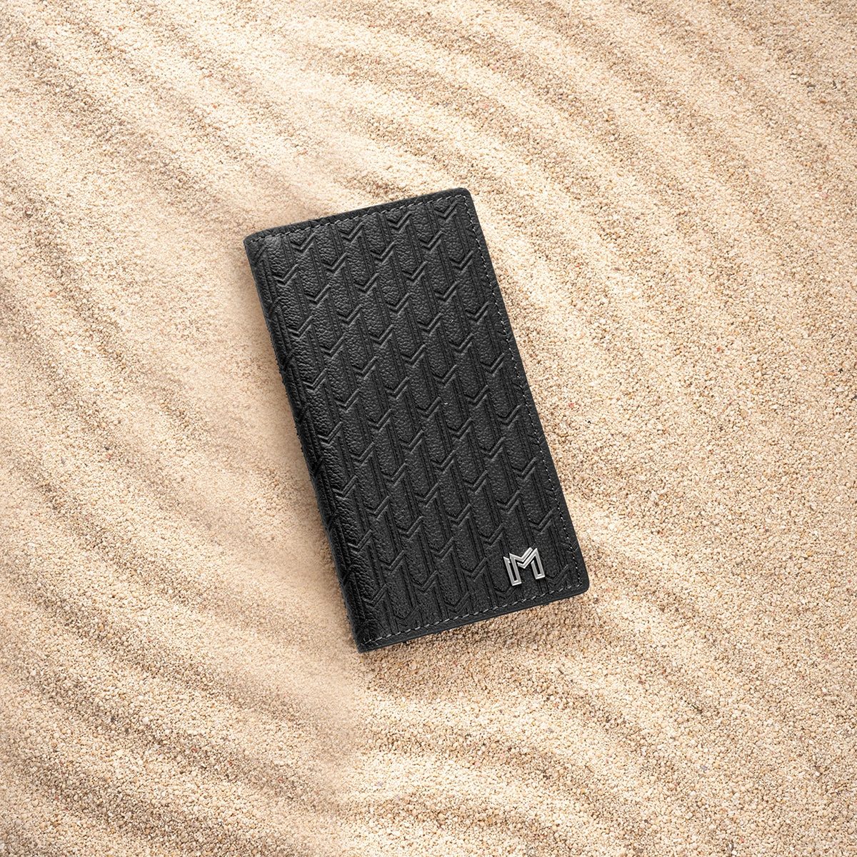 جلد الجمل أسود / فضي