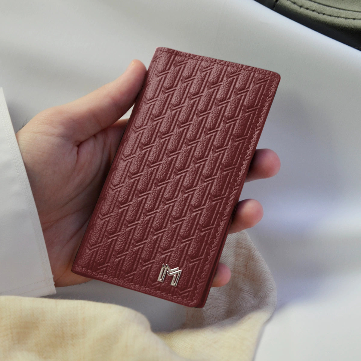 جلد الجمل بورغندي / فضي