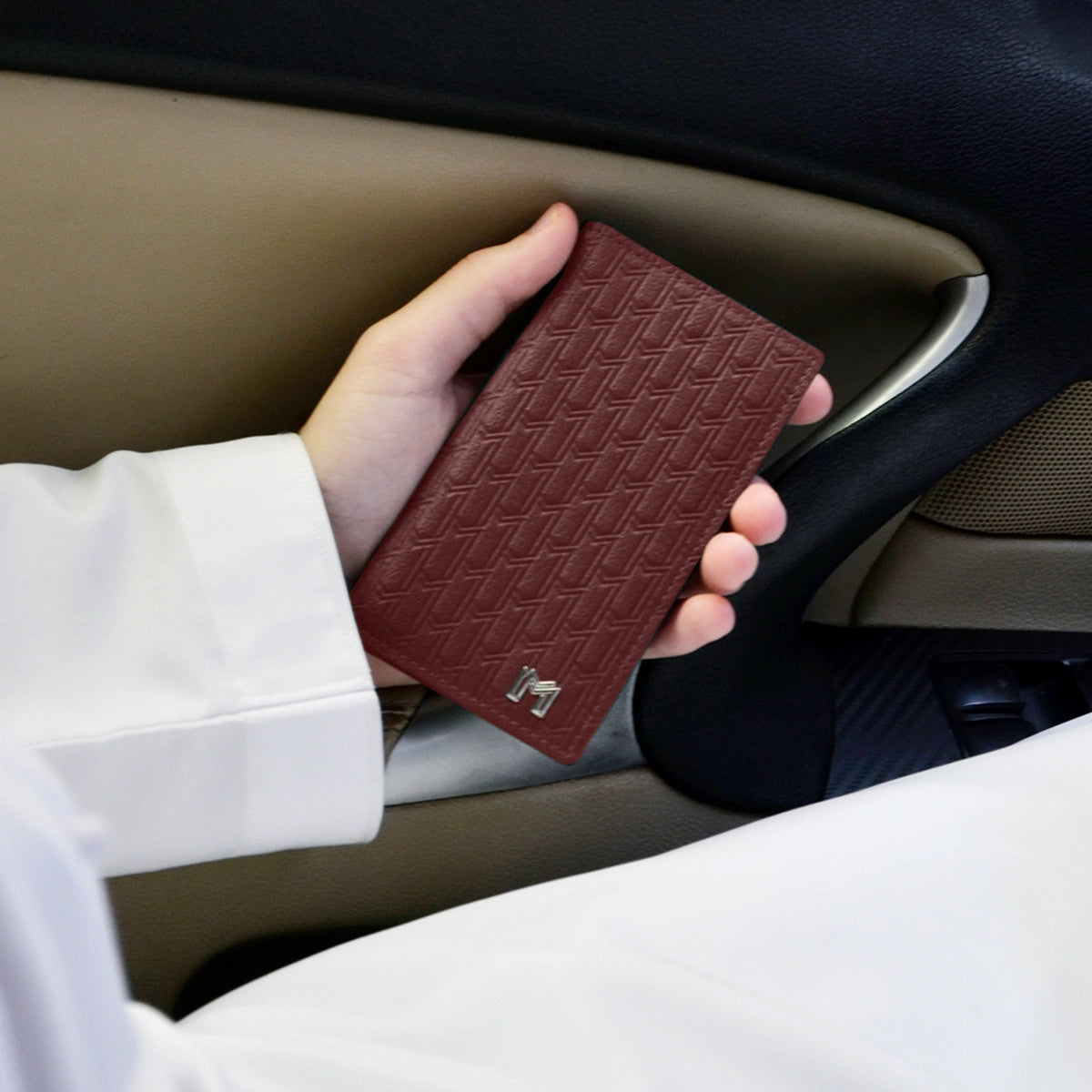 جلد الجمل بورغندي / فضي