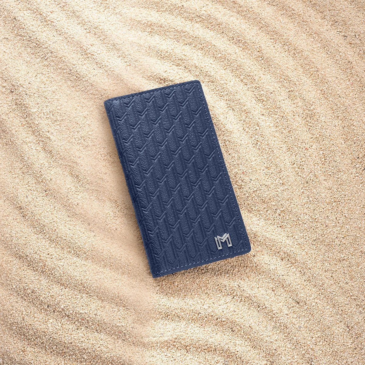 جلد الجمل كحلي / فضي