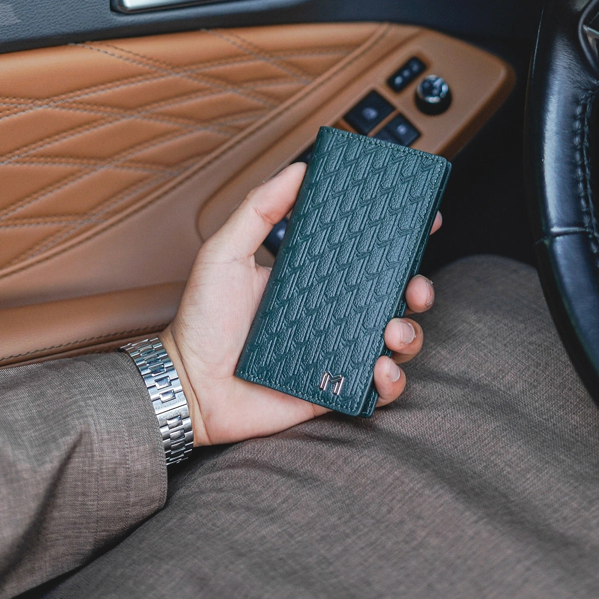 جلد الجمل اخضر / فضي