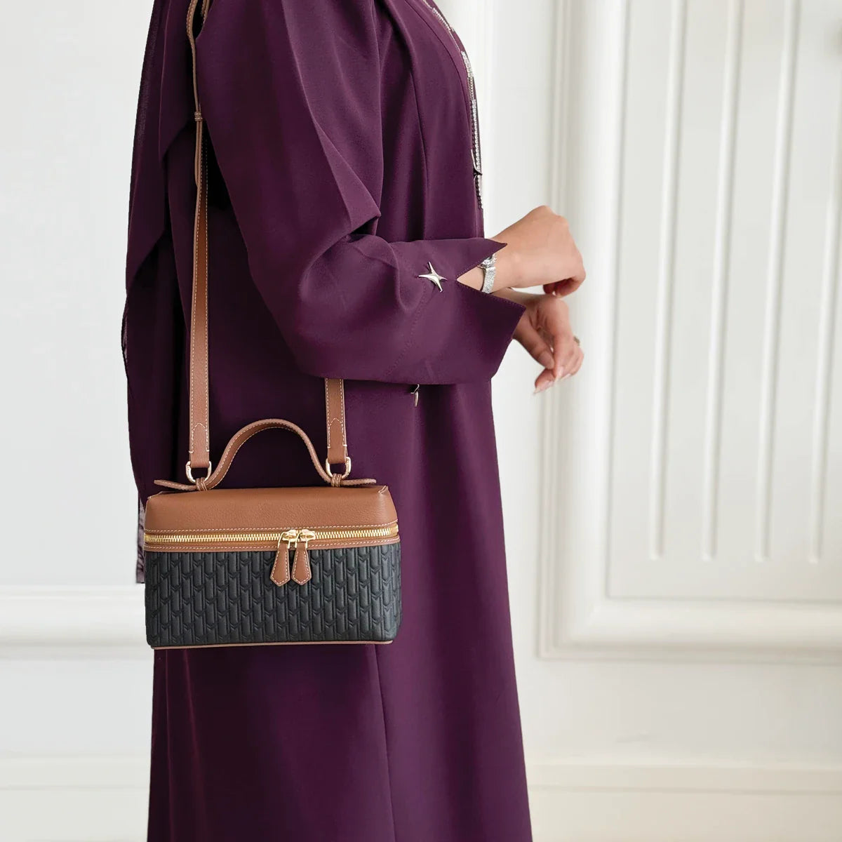 شنطة ميثاء / اسود و تان