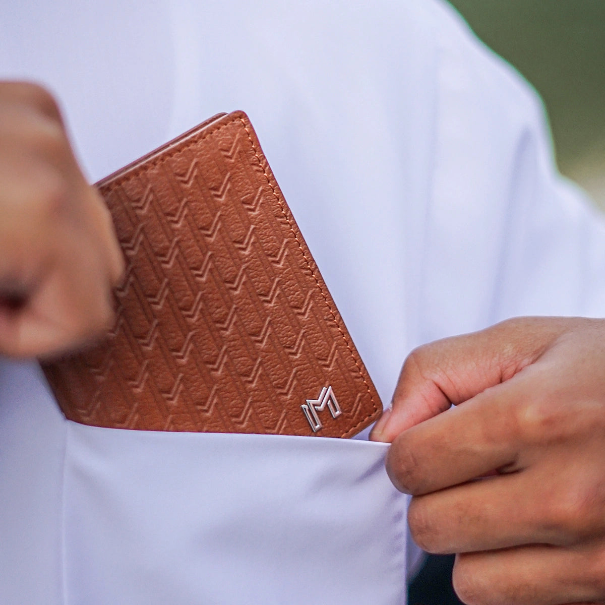 جلد الجمل تان / فضي